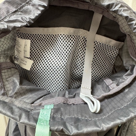 REI Co-op Women’s 2X/3X Swiftland Hydro Running Hydration Vest, Castlerock - Picture 9 of 13